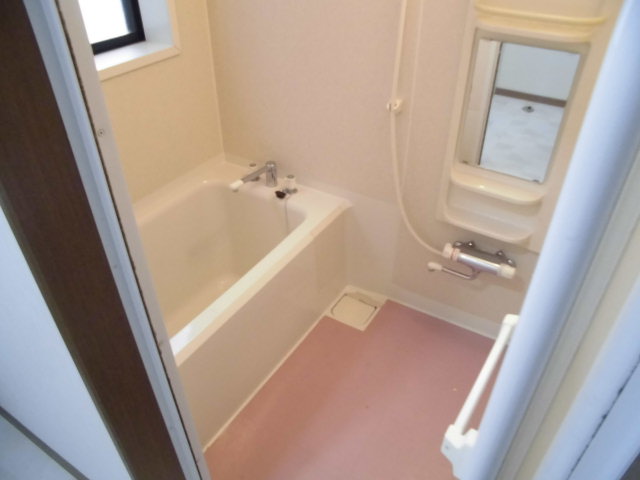 浴槽　追焚き機能付。　給湯器本体交換　ガス：プロパンガス