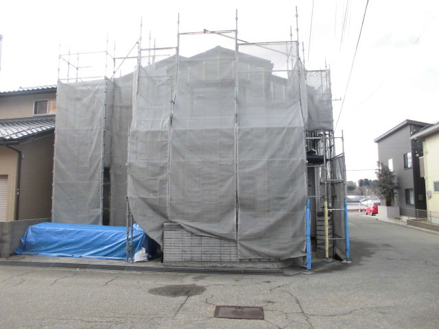 敷地内駐車場小型車2台　近隣月極駐車場空きあり現在工事車両契約中5千円／月額
