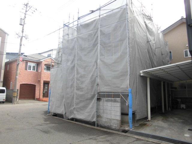 スレート屋根塗装工事、外壁全面サイディング張り、雨樋一部、フード等交換