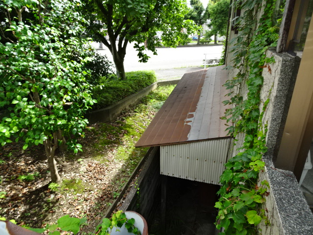 南側 金沢市所有の宅地