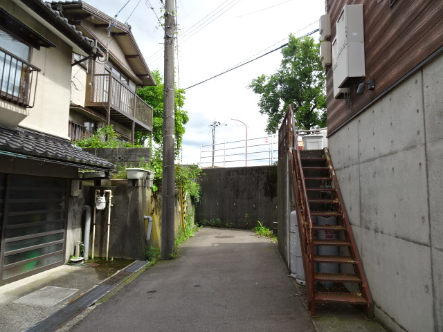 南西側道路袋小路