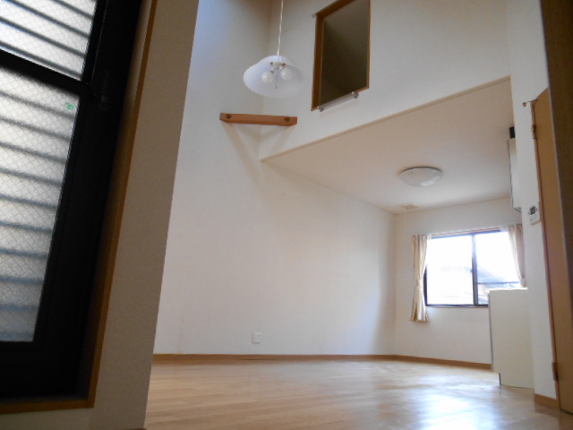 リビング 天井裏収納庫有り